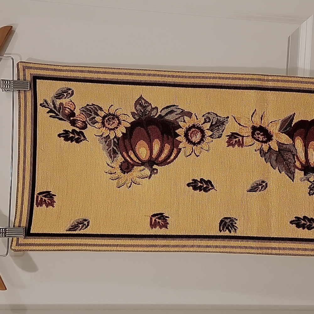 Fall table runner - Picture 6 of 10